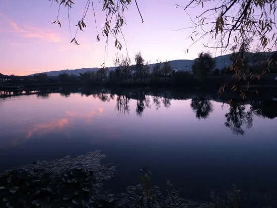 Дали: Shaxi Crescent Lake Homestay