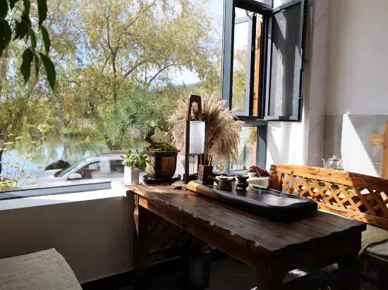 Shaxi Crescent Lake Homestay — фото 1
