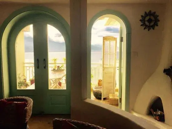 Дали: Dali Cloud Habitat Sea view apartment