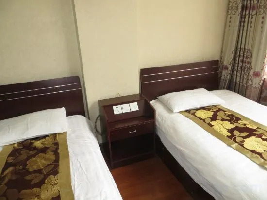 Фэньи: Xi Qian Xing Nan Qiao Business Hotel
