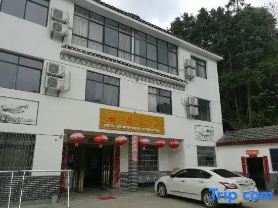 Хуанган: Luotian Yunhai Mountain Villa
