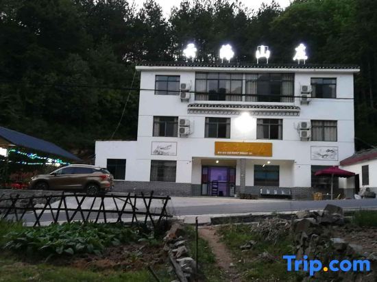 Хуанган: Luotian Yunhai Mountain Villa