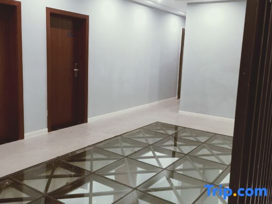Гучжоу: Lujiang Business and Trade City Hotel