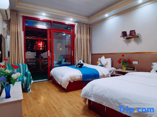 Шэньнунцзя: Shennongjia Xiaoqiao people food inn