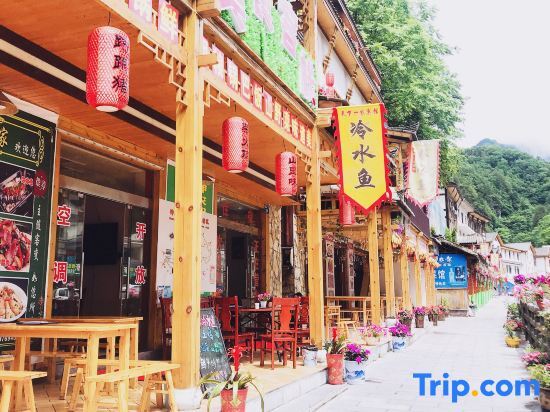 Шэньнунцзя: Shennongjia Xiaoqiao people food inn