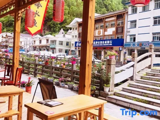 Шэньнунцзя: Shennongjia Xiaoqiao people food inn