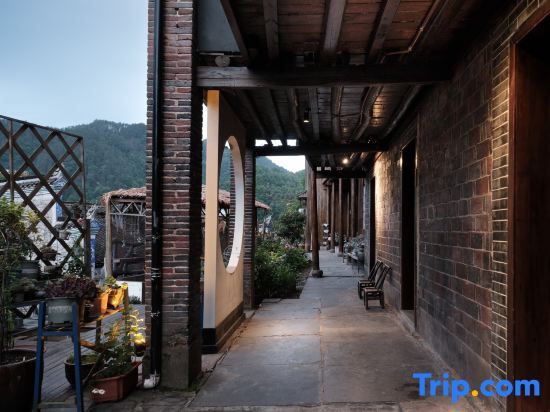 Сянси: Phoenix Xinsu Light Luxury Courtyard Homestay (Hongqiao Branch)