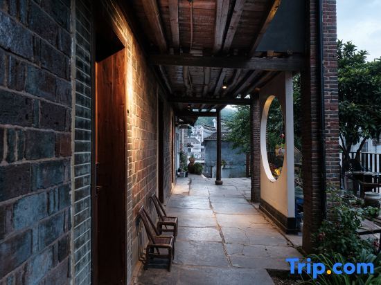 Сянси: Phoenix Xinsu Light Luxury Courtyard Homestay (Hongqiao Branch)
