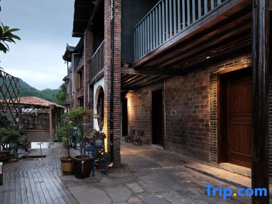 Сянси: Phoenix Xinsu Light Luxury Courtyard Homestay (Hongqiao Branch)