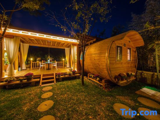 Цзинань: Jiurushan Hongyanrong Wooden Barrel Hotel