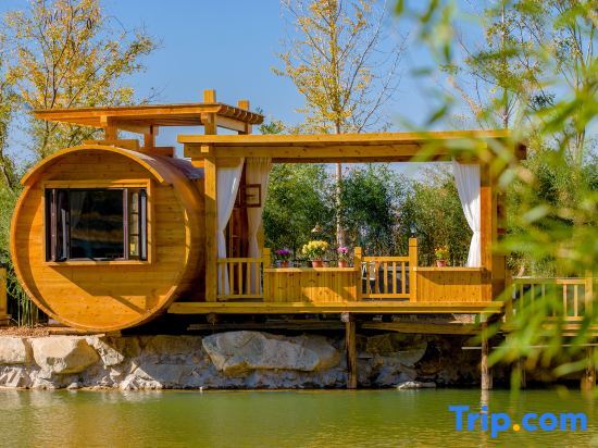 Цзинань: Jiurushan Hongyanrong Wooden Barrel Hotel
