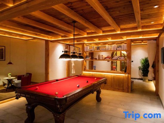 Jiurushan Hongyanrong Wooden Barrel Hotel — фото 1