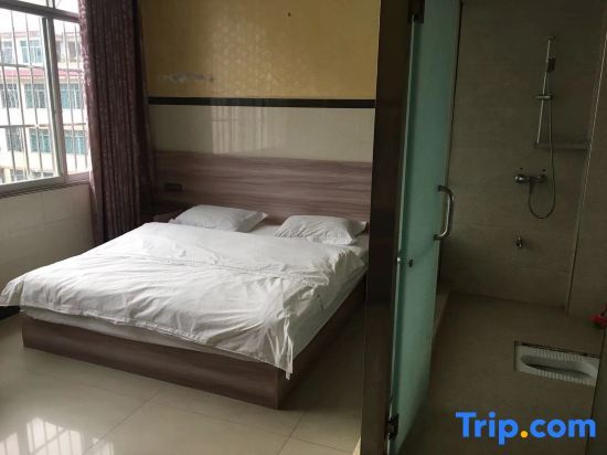 Ичунь: Tonggu Lantian Business Hotel