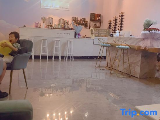 Гуанчжоу: Guangzhou TT Net Red Boutique Theme Apartment