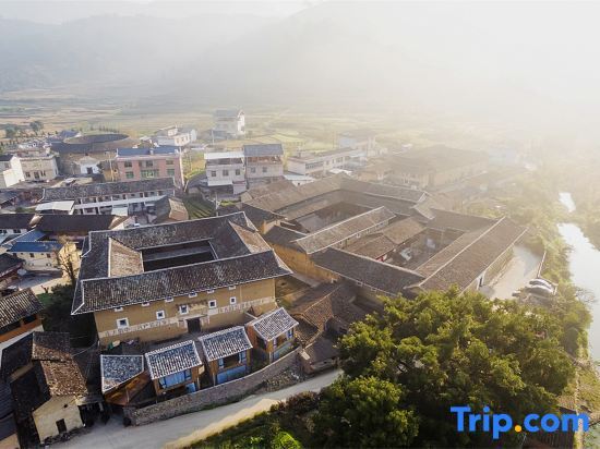 Жангжоу: Yunshui Ruyi Travel And DL Tulou Culture B&B