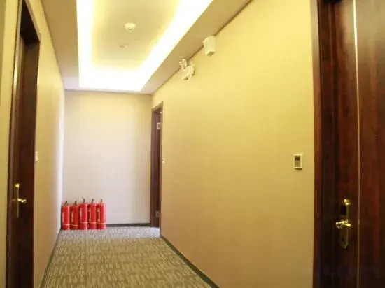 Харбин: Longjiang Express Fashion Hotel (Harbin East Railway Station Sankeshu Passenger Transport Station)