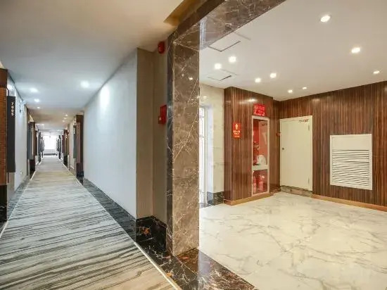 Цзуньи: JiuLong Hotel