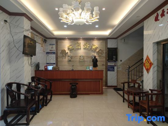 Чунцзо: Lingyun Business Hotel