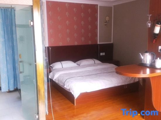 Дали: Wuyuan Shiwai Liyuan Good Morning Sun Moonju Lake View Inn