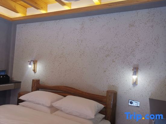 Дали: Wuyuan Shiwai Liyuan Good Morning Sun Moonju Lake View Inn