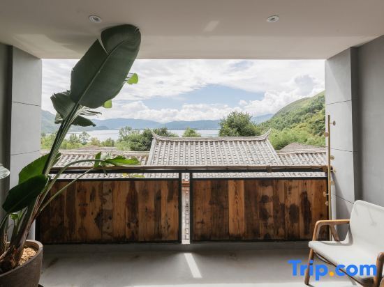 Дали: Wuyuan Shiwai Liyuan Good Morning Sun Moonju Lake View Inn