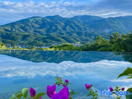 Цзинхун: Mountain View Water System Villa