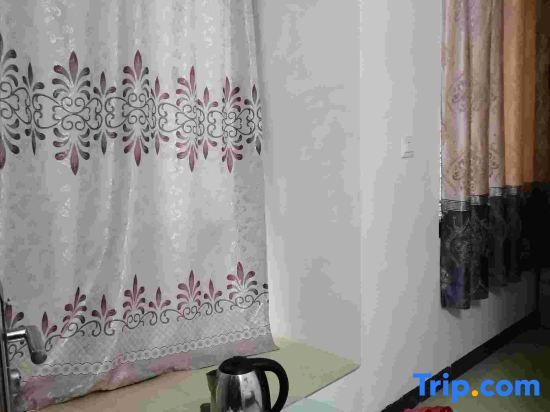 Маоминг: Maoming Qingfeng Apartment