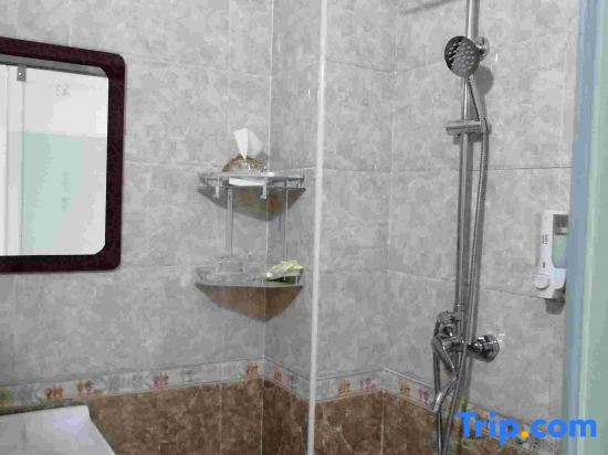 Маоминг: Maoming Qingfeng Apartment