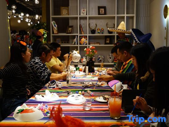 Чэнду: Kuanrong Suites Hotel (taiguli store, Chunxi Road, Chengdu)