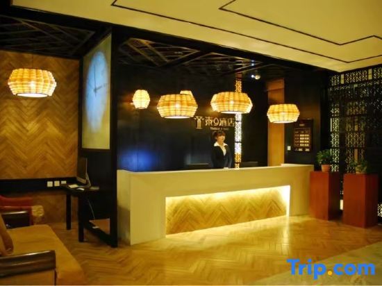 Дацин: Thai 9 Business Hotel Crystal Shop