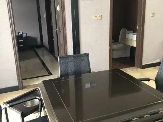 Тайчжоу: Linhai Phoenix Town Business Hotel