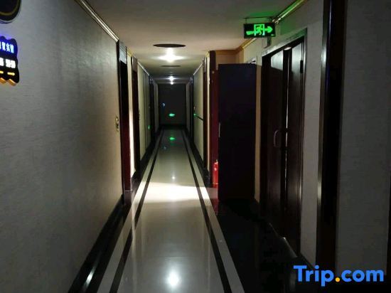 Лоуди: Lengshuijiang Xinliangmao Hotel