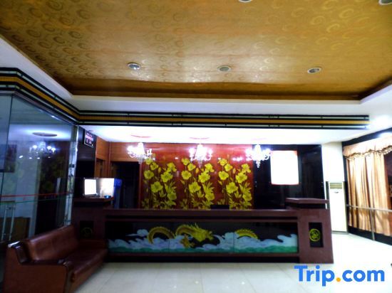 Лоуди: Lengshuijiang Xinliangmao Hotel