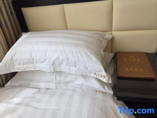 Даньдун: Dandong Yading Hotel