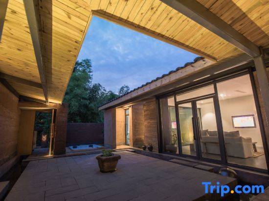 Чэнду: Village seclusion Apricot blossom Homestay hill