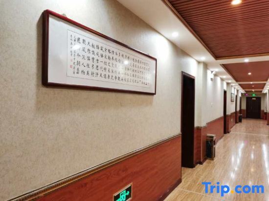Юньчэн: Xinyi Hailinge Express Hotel