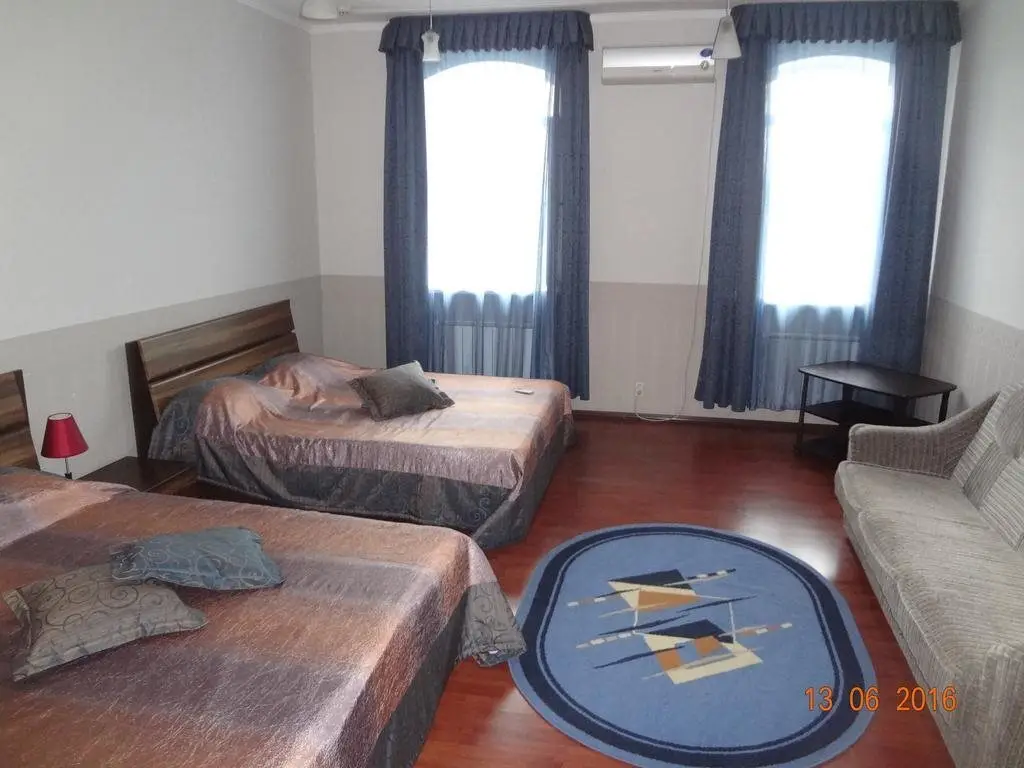 Астрахань: Hotel Dama s Sobach'koy