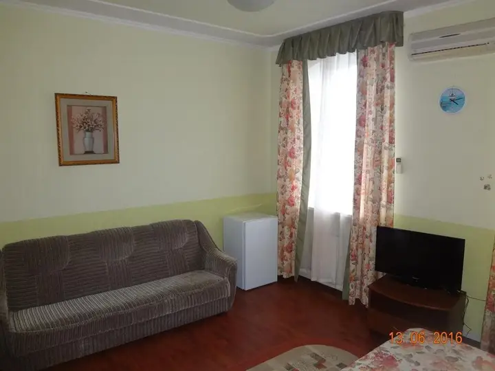 Астрахань: Hotel Dama s Sobach'koy