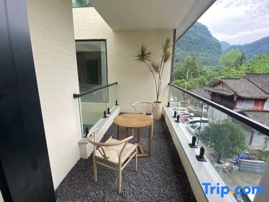 Чэнду: Qinglu · Private Soup Hot Spring Homestay (Qingcheng Houshan Scenic Area Store)