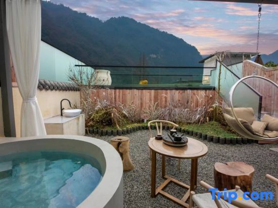 Чэнду: Qinglu · Private Soup Hot Spring Homestay (Qingcheng Houshan Scenic Area Store)