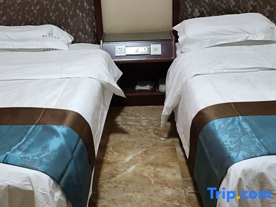 Цемо: And the end of the Shang Business Hotel