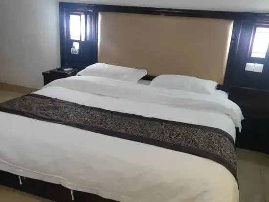 Йингген: Qiongzhong Senquan Hotel