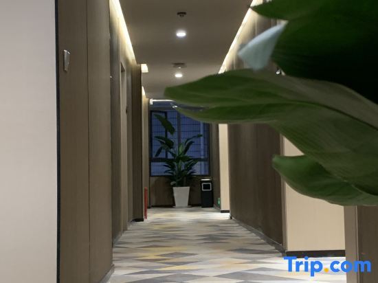Мяньчжу: Mianzhu Jifeng Hotel