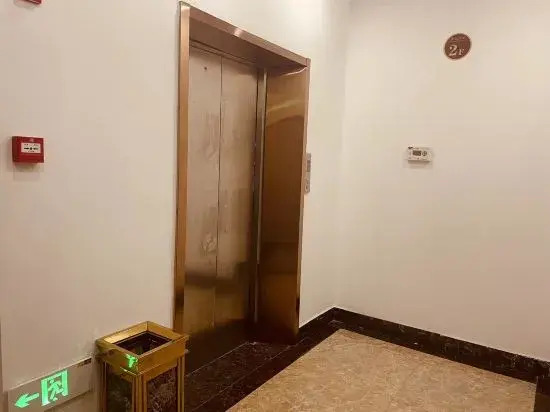 Люян: Luliang Tianjiahui Business Travel Hotel