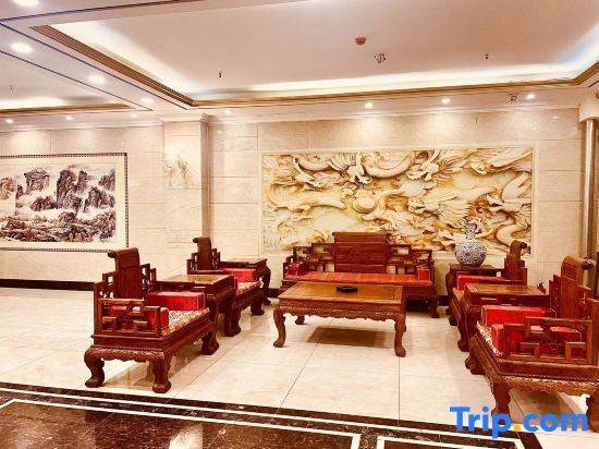 Люян: Luliang Tianjiahui Business Travel Hotel