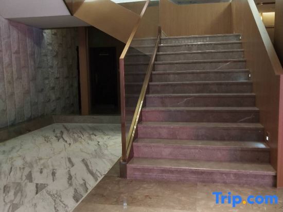 Вэньчжоу: Wenzhou New Day High-speed Railway Business Hotel