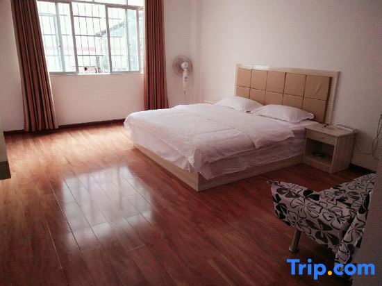 Санду: Sandu Laker Hotel