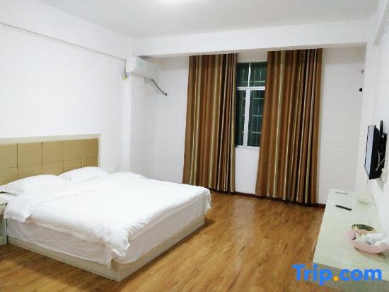 Санду: Sandu Laker Hotel