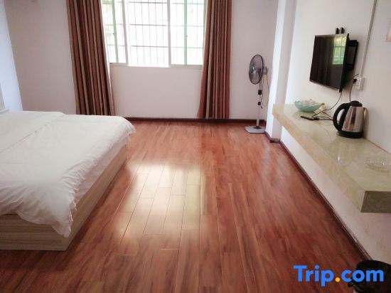 Санду: Sandu Laker Hotel