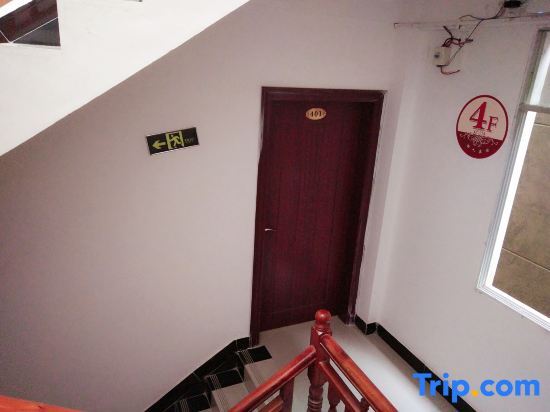 Санду: Sandu Laker Hotel